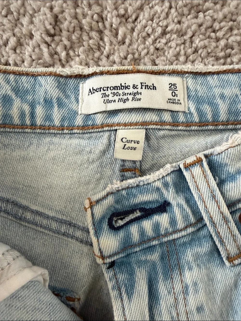Abercrombie 90s Straight Ultra High Rise Curve Love